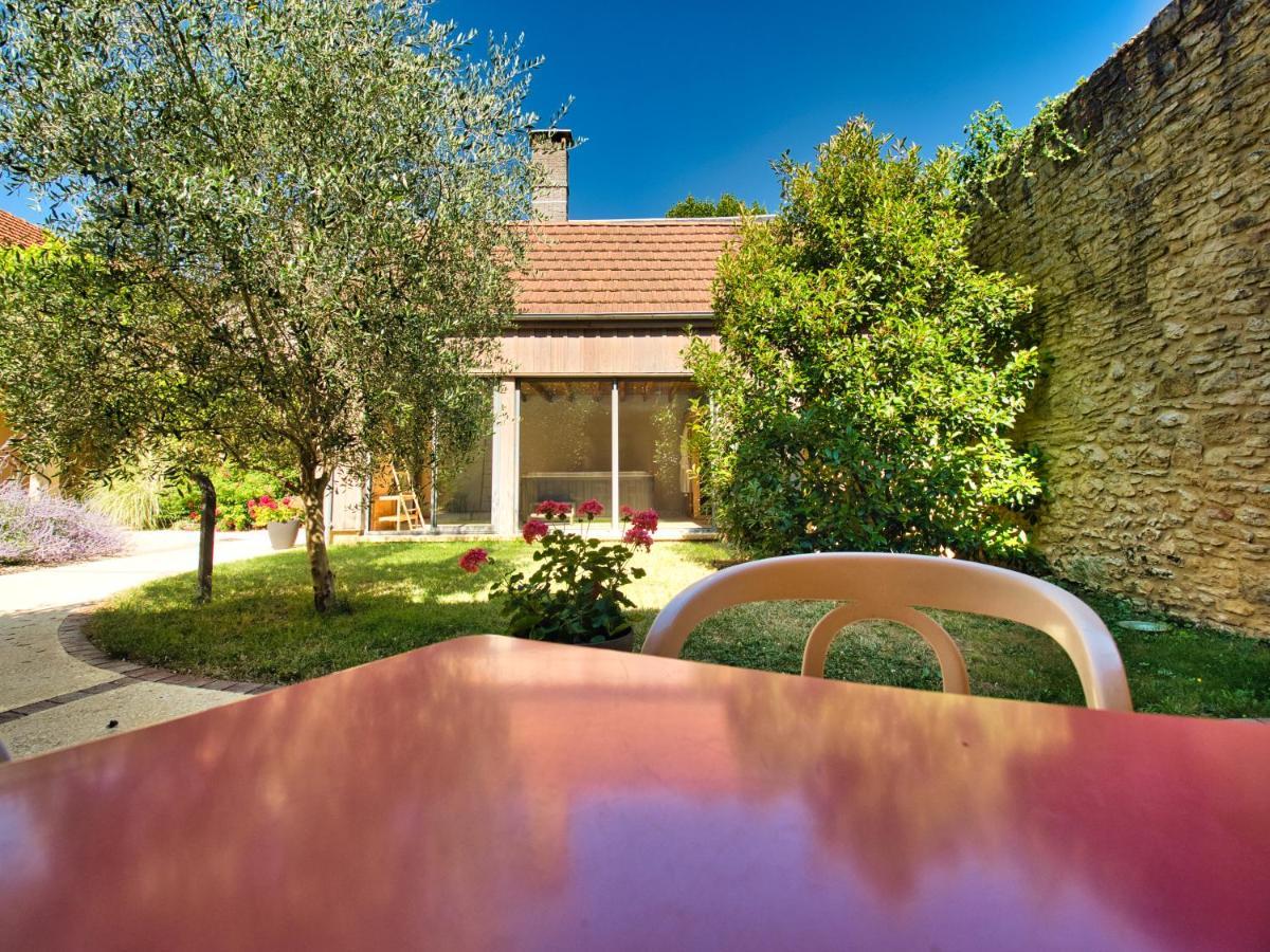 Logis Hotel Archambeau Thonac 외부 사진