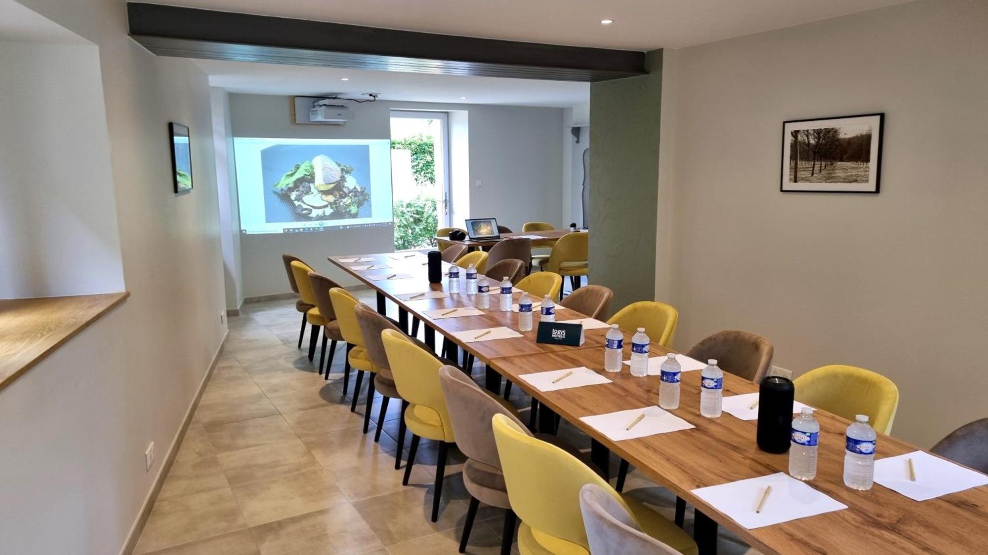 Logis Hotel Archambeau Thonac 외부 사진