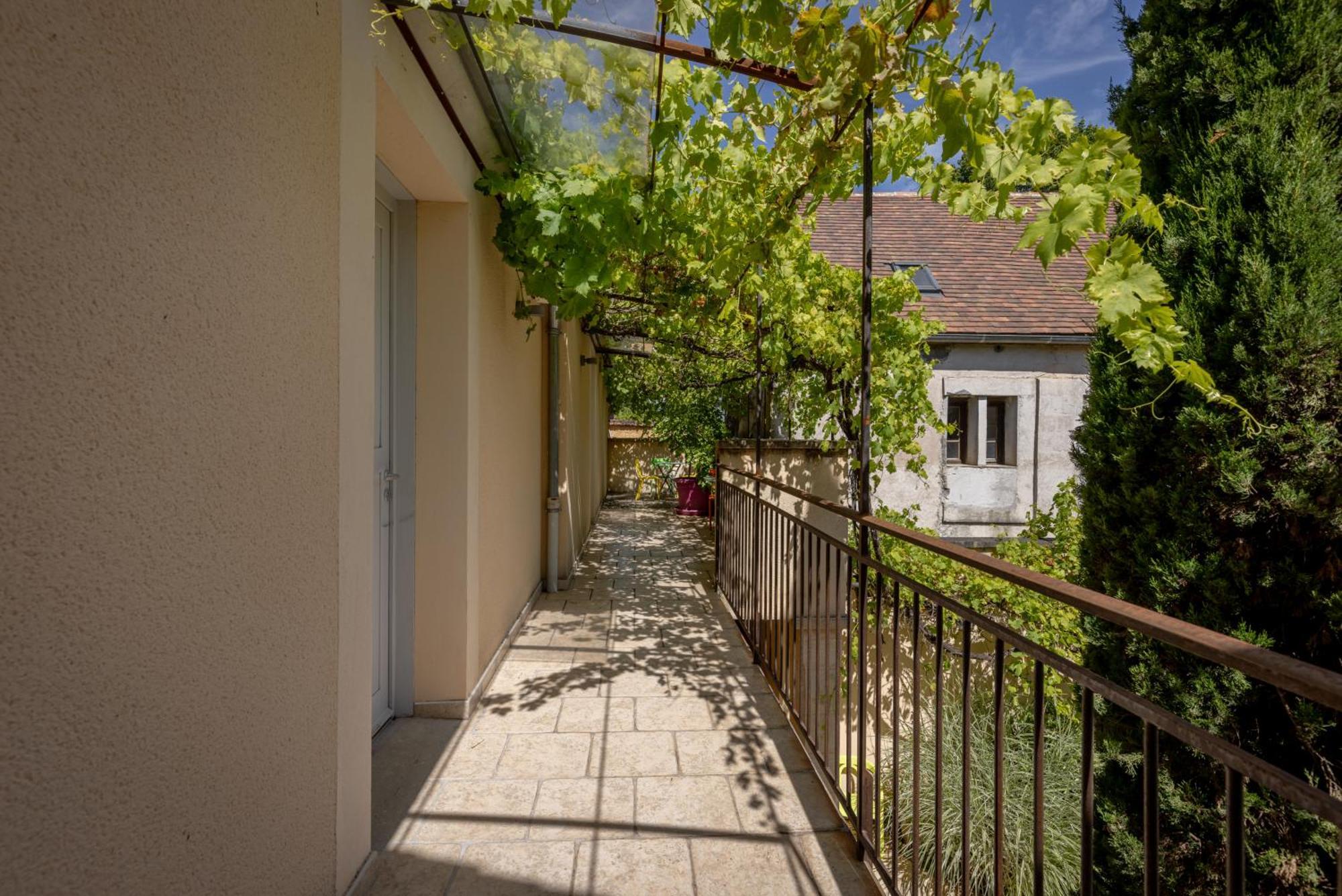 Logis Hotel Archambeau Thonac 외부 사진