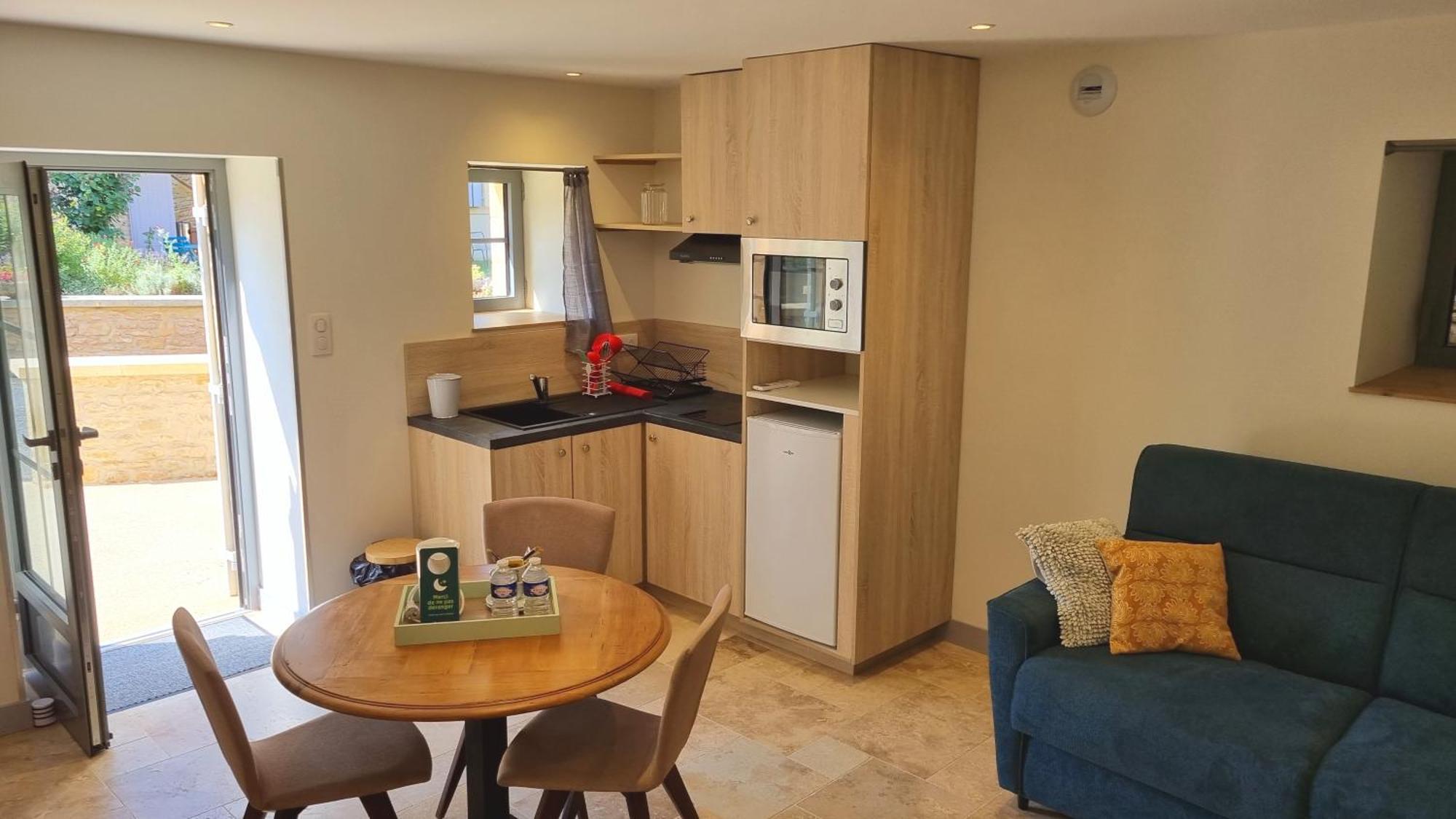 Logis Hotel Archambeau Thonac 외부 사진