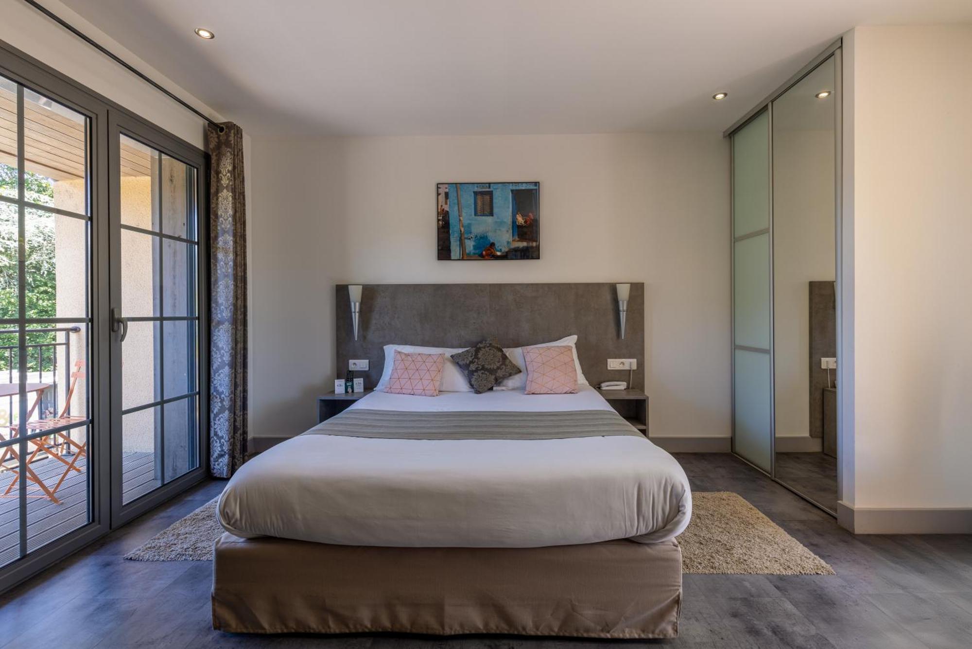 Logis Hotel Archambeau Thonac 외부 사진