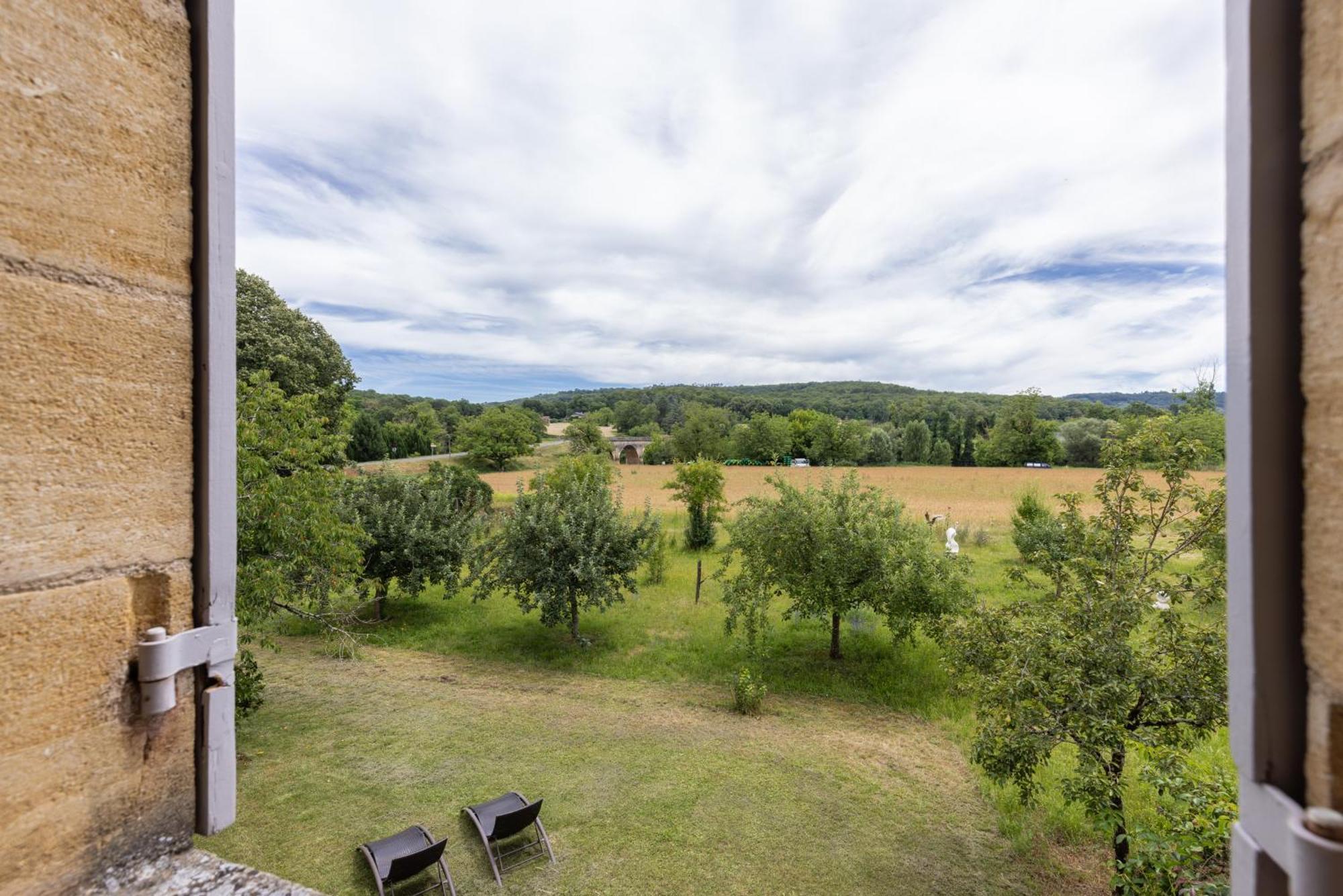 Logis Hotel Archambeau Thonac 외부 사진