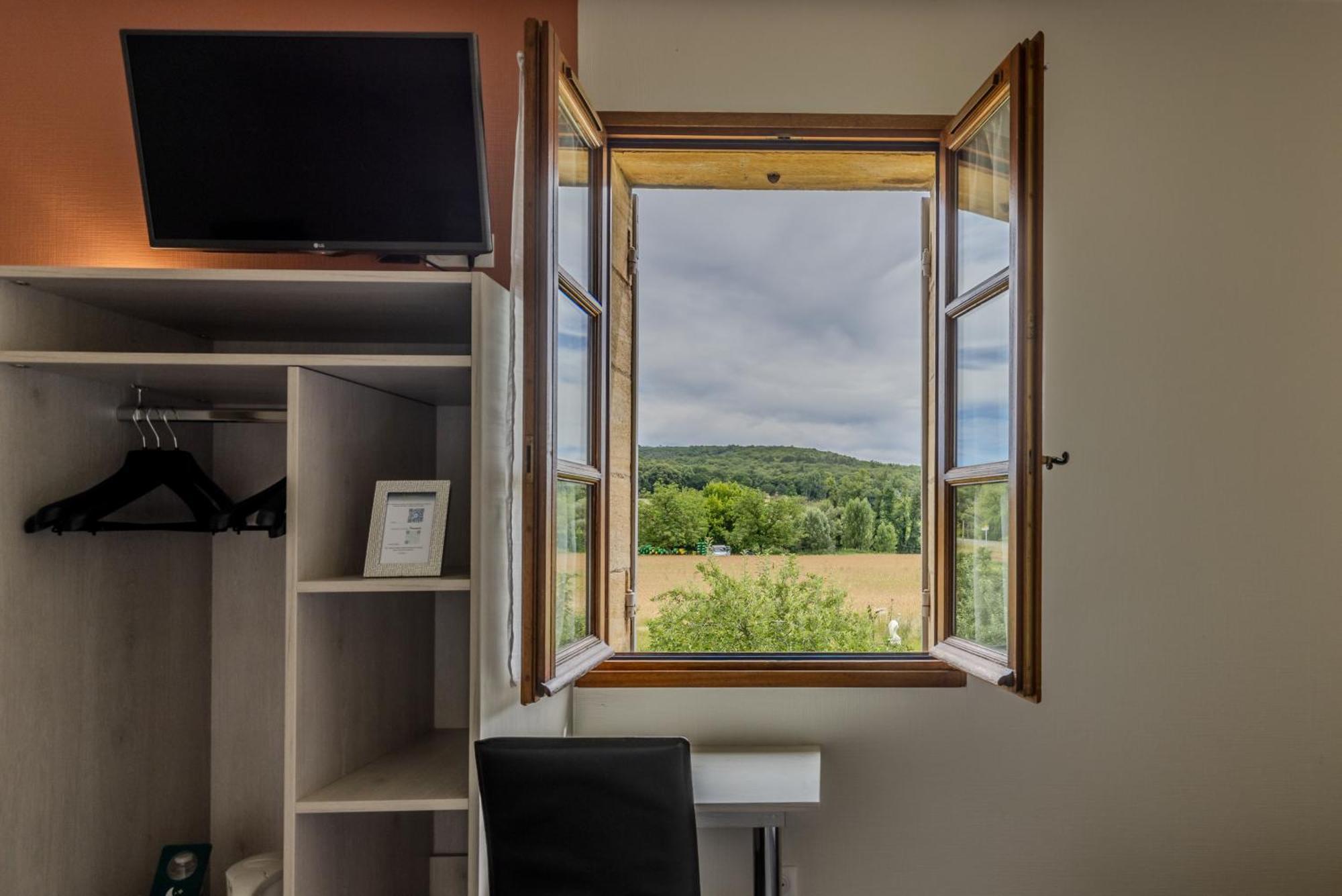 Logis Hotel Archambeau Thonac 외부 사진