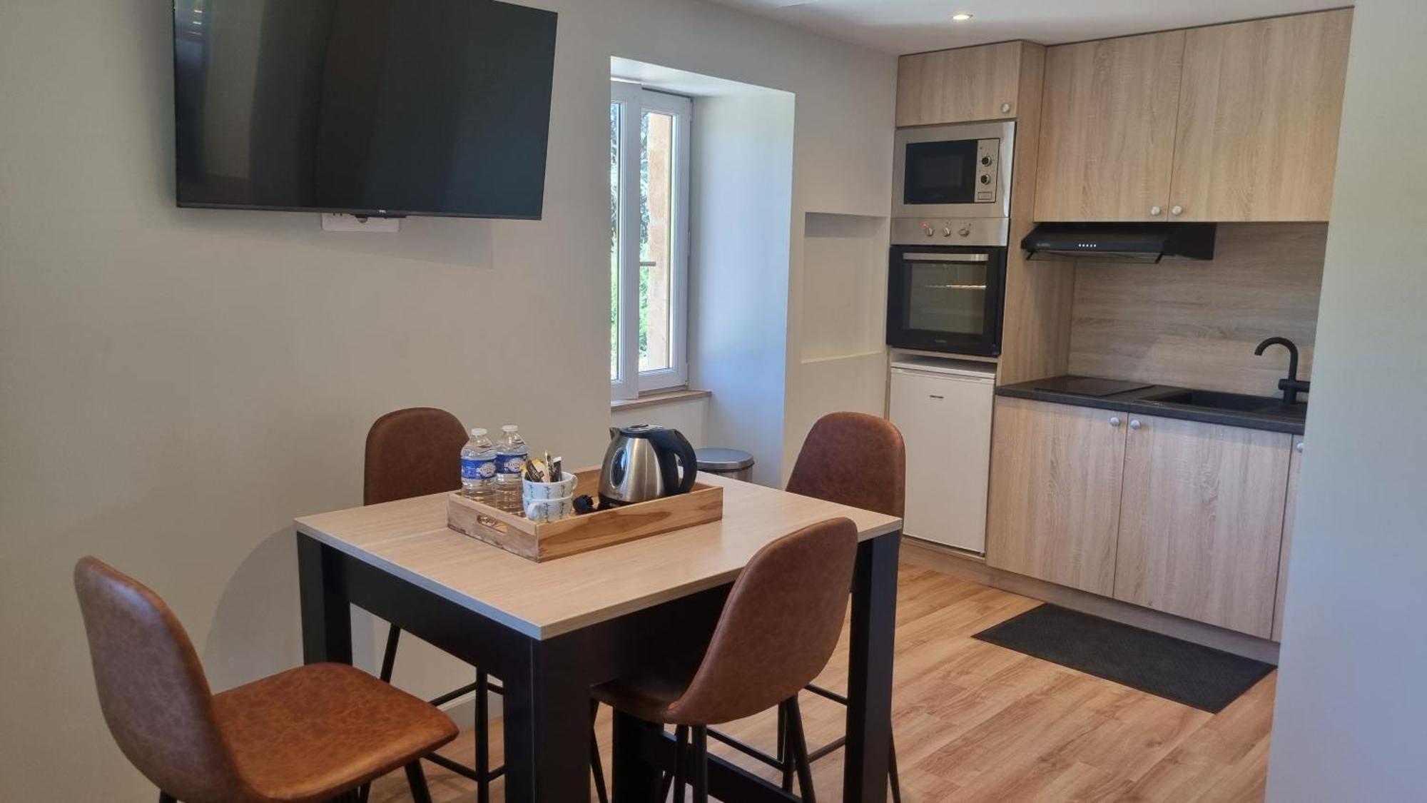 Logis Hotel Archambeau Thonac 외부 사진