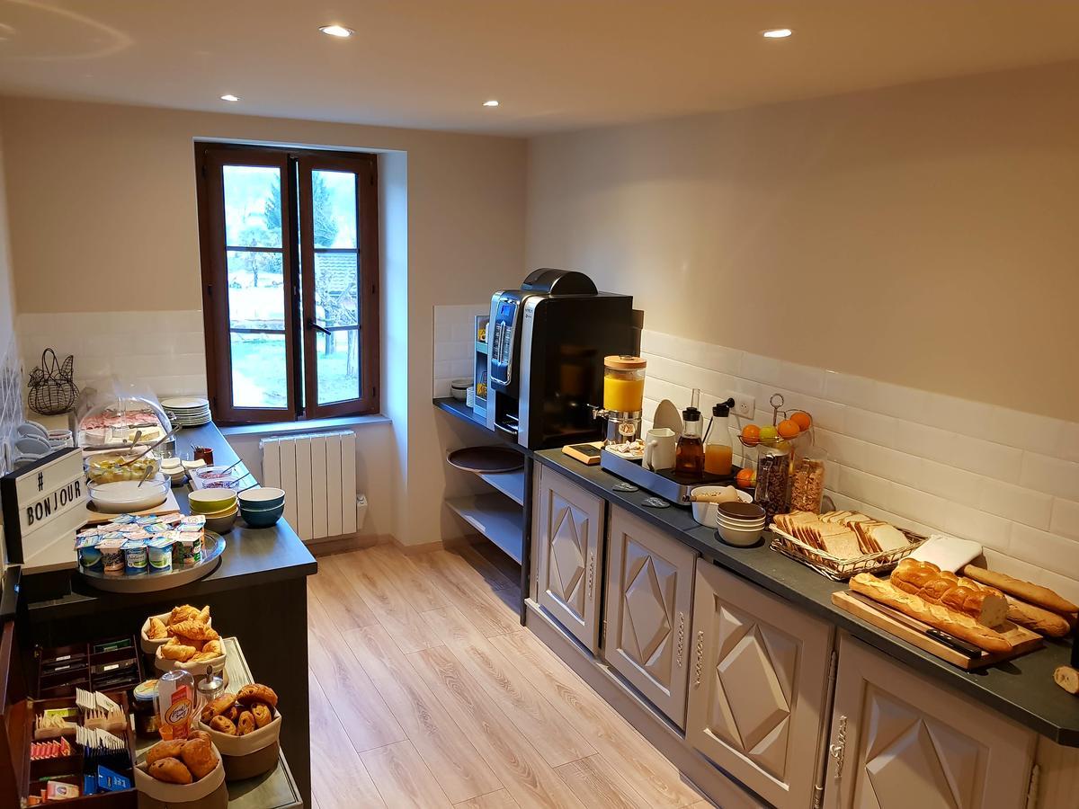 Logis Hotel Archambeau Thonac 외부 사진