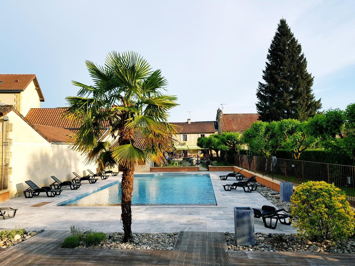 Logis Hotel Archambeau Thonac 외부 사진